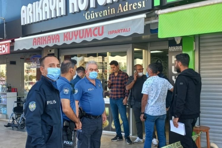 Antalya'da kuyumcu &ccedil;alışanını &ouml;ld&uuml;r&uuml;p 2 kilo altını alarak ka&ccedil;tı
