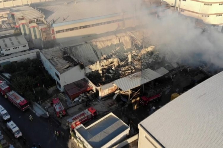 İstanbul Esenyurt'ta fabrika yangınının boyutu g&uuml;n ağarınca ortaya &ccedil;ıktı