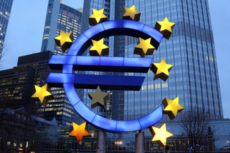 Euro B&ouml;lgesi y&uuml;zde 2.2 b&uuml;y&uuml;d&uuml;