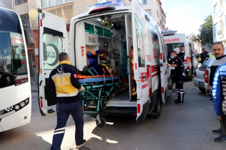 Edirne'de yol ayrımında 2 otomobil &ccedil;arpıştı: 5 yaralı