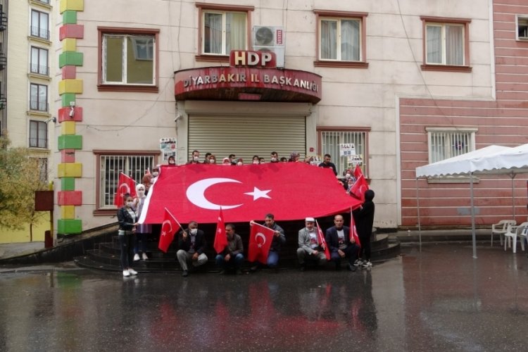 Evlat n&ouml;betindeki ailelerden Cumhuriyet Bayramı kutlaması