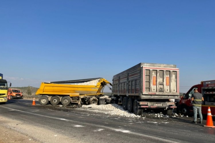 Mersin'de hafriyat kamyonu ile TIR &ccedil;arpıştı!