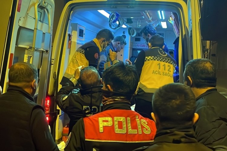 Bursa'da eşi tarafından bı&ccedil;aklanan kadın tedavi altında!
