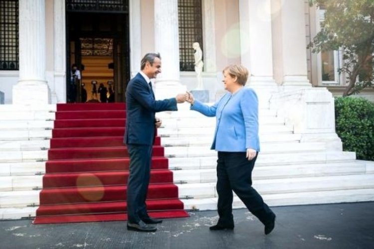 Merkel'den Mi&ccedil;otakis'e mesaj: T&uuml;rkiye komşumuz ve m&uuml;ttefikimiz