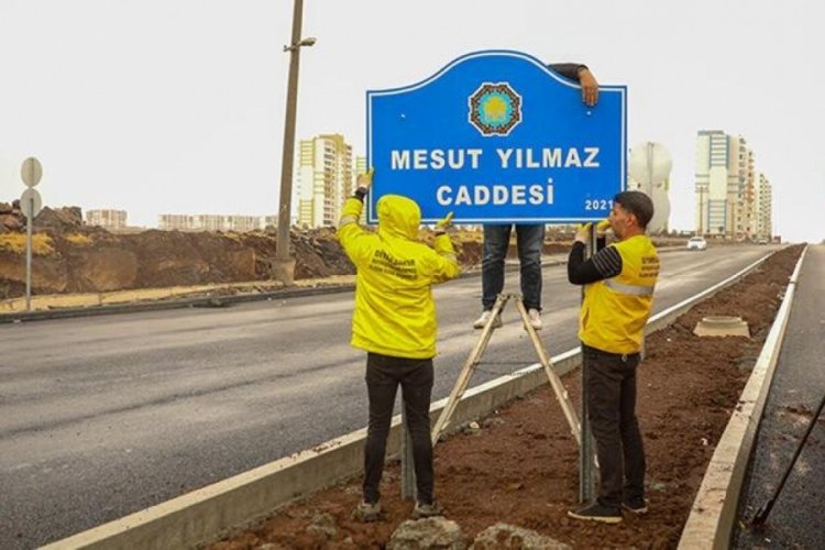 Eski Başbakanlardan Mesut Yılmaz'ın adı bir caddeye verildi