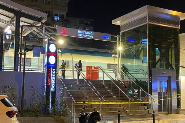 Tren raylarına atlayan kişi hayatını kaybetti