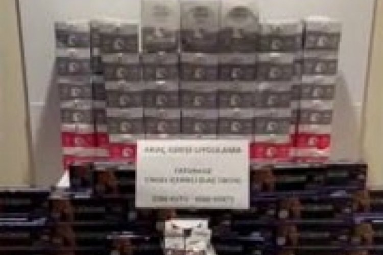 Yolcunun kolilerinden 6 bin 560 cinsel i&ccedil;erikli &uuml;r&uuml;n &ccedil;ıktı