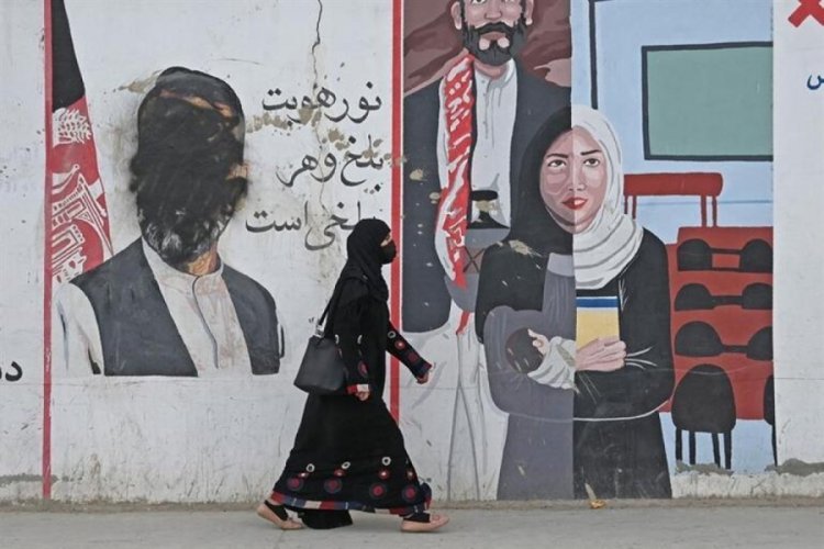 Taliban m&uuml;zik y&uuml;z&uuml;nden d&uuml;ğ&uuml;n&uuml; basarak 3 kişiyi &ouml;ld&uuml;rd&uuml;!
