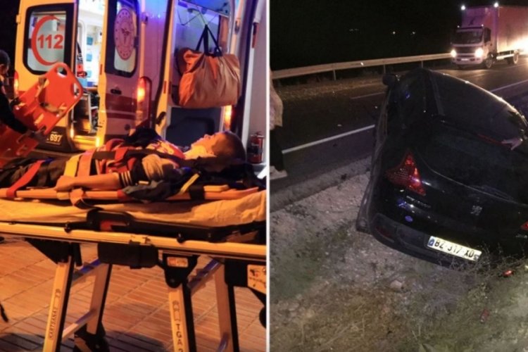 Otomobil iş makinesine &ccedil;arptı: 1 &ouml;l&uuml;, 3'&uuml; &ccedil;ocuk olan 4 yaralı