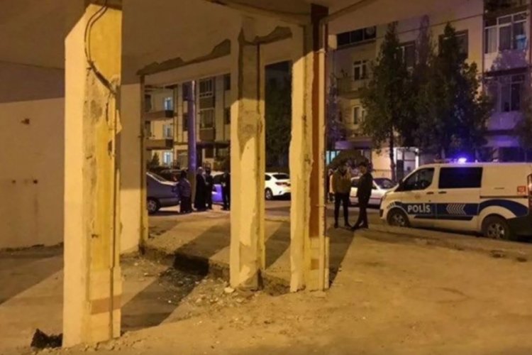 Kolonları &ccedil;atlayan apartman tahliye edildi