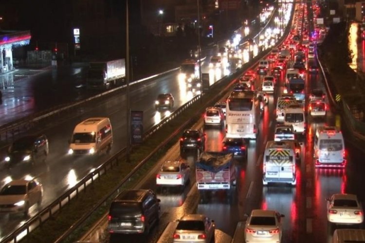 İstanbul'da trafik durma noktasında