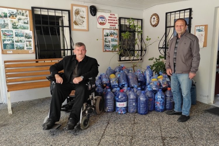 Bursa'da engelliler i&ccedil;in 100 bin mavi kapak topladı