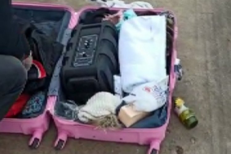 Yabancı uyrukluların valizinde 2 kilo uyuşturucu madde bulundu