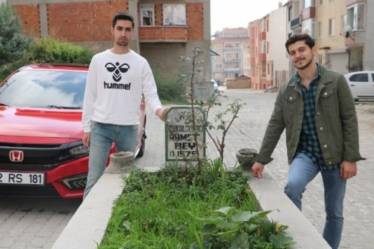 Edirne'de yol ortasında 'sır mezar' mahalleliyi ikiye b&ouml;ld&uuml;