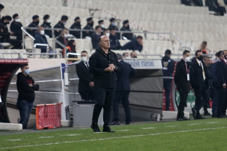 Bursaspor Teknik Direkt&ouml;r&uuml; Bizati: Hedefe gidilen ma&ccedil;larda &ccedil;ıkışların iyi olması gerekiyor