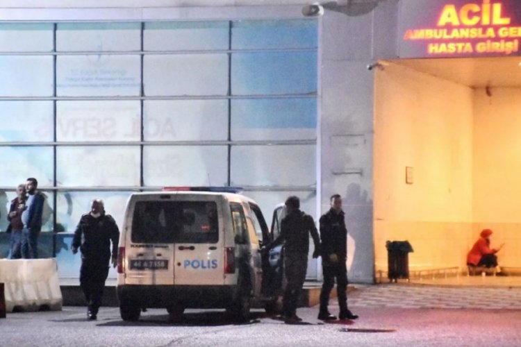 Eşini defalarca bı&ccedil;aklayarak katleden cani adam teslim oldu