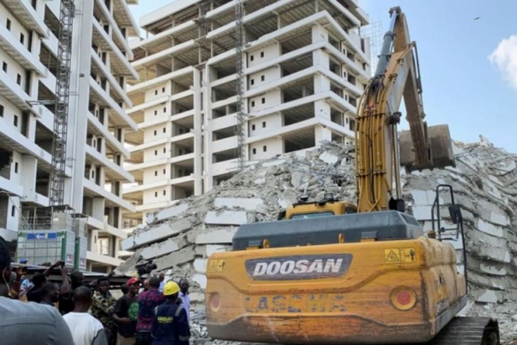 D&uuml;nya şokta! 25 katlı g&ouml;kdelen &ccedil;&ouml;kt&uuml;, &ccedil;ok sayıda &ouml;l&uuml; var