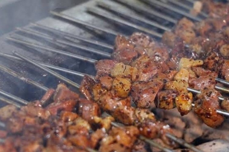 Esnaf da dertli, t&uuml;ketici de! Et fiyatlarını ge&ccedil;ti!