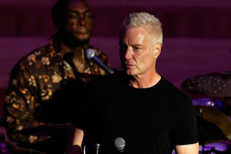 Grammy &ouml;d&uuml;ll&uuml; sanat&ccedil;ı Chris Botti AKM'de sahne aldı