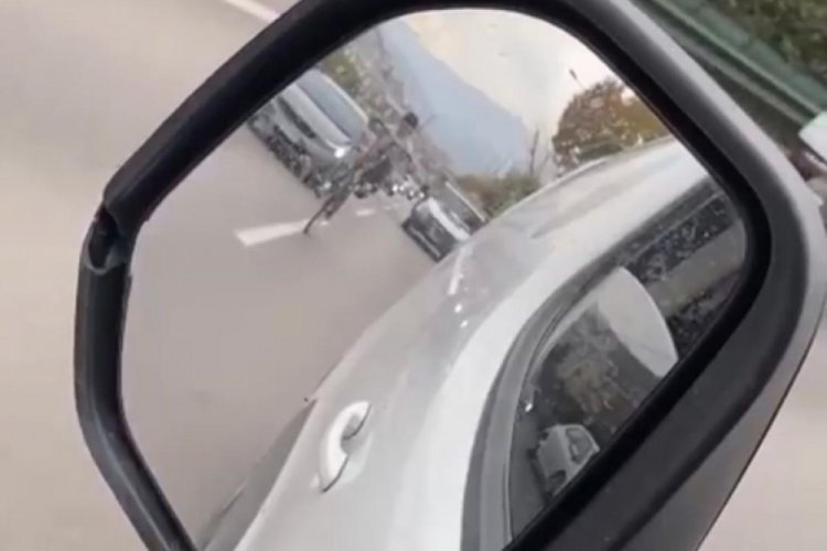 Bursa'da bir gen&ccedil; trafikte &ouml;n kaldırarak ilerledi&nbsp;