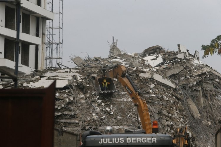 Nijerya'da &ccedil;&ouml;ken binada &ouml;l&uuml; sayısı 22'ye y&uuml;kseldi