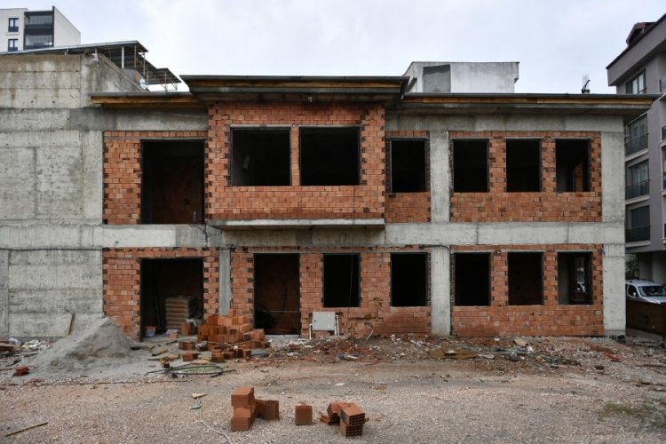 Bursa'da Elmasbah&ccedil;eler hizmet binası y&uuml;kseliyor