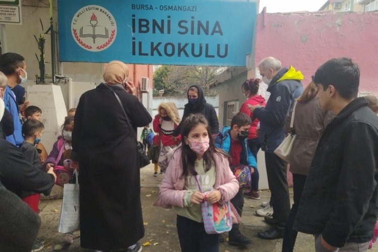 Y&uuml;z y&uuml;ze eğitime devam! Bursa'da velilerin y&uuml;z&uuml; g&uuml;ld&uuml;