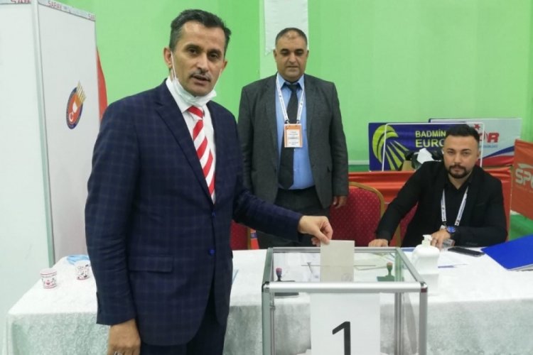 Badminton Federasyonu Başkanı &Ouml;zmekik g&uuml;ven tazeledi