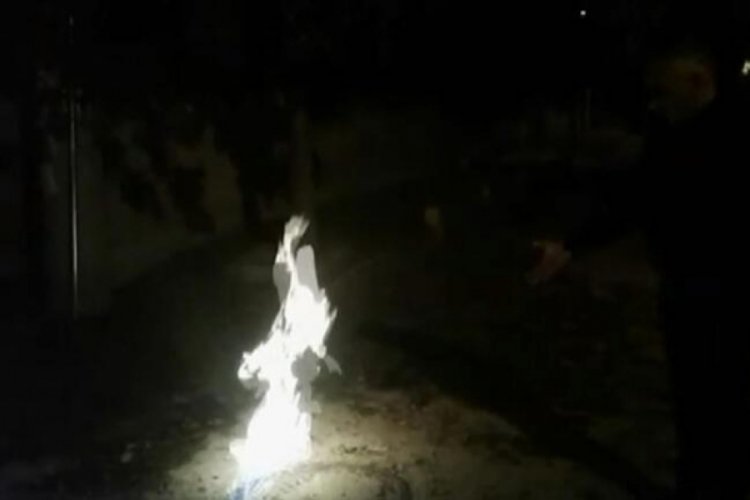 R&ouml;gar kapağının altından &ccedil;ıkan alev paniğe neden oldu