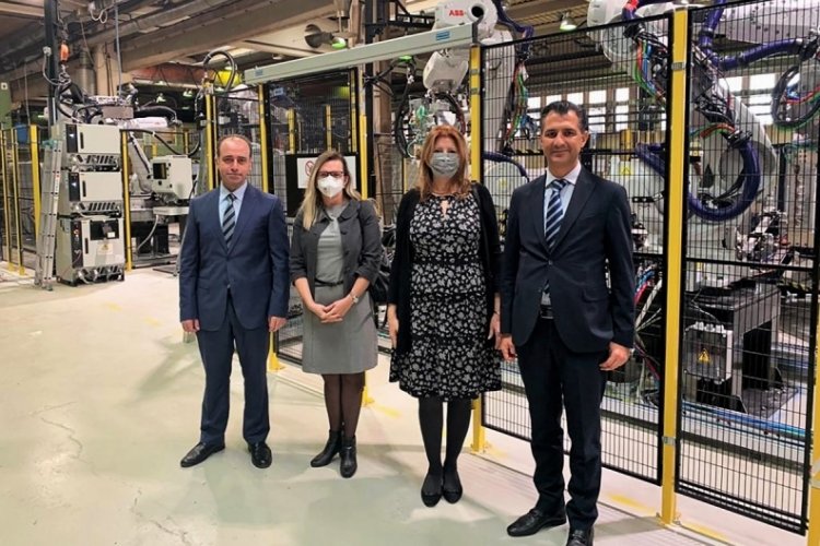 B&uuml;y&uuml;kel&ccedil;i Taşhan Ak Outomotive'i ziyaret etti