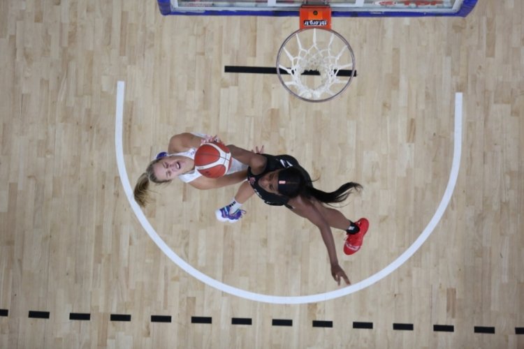 Bursa B&uuml;y&uuml;kşehir Belediyespor Kadın Basketbol Takımı İzmit deplasmanında