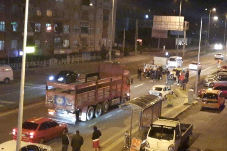 Zonguldak'ta motosiklet kamyonete &ccedil;arptı: 1 yaralı