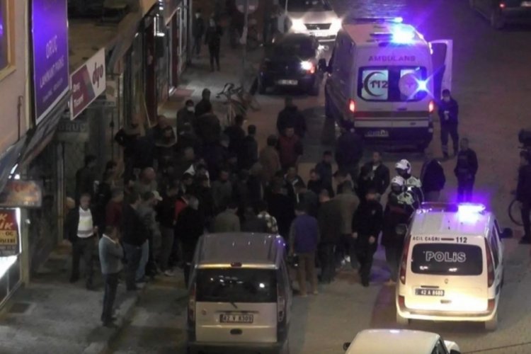 İki kayınbiraderlerini bı&ccedil;akla yaraladı