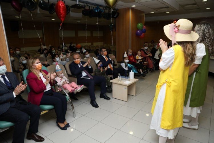 Bursa'da l&ouml;semili &ccedil;ocuklar i&ccedil;in tiyatro hastaneye taşındı
