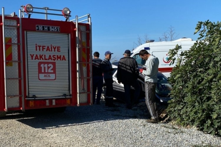 Bursa'da can pazarı! Otomobili keserek &ccedil;ıkardılar