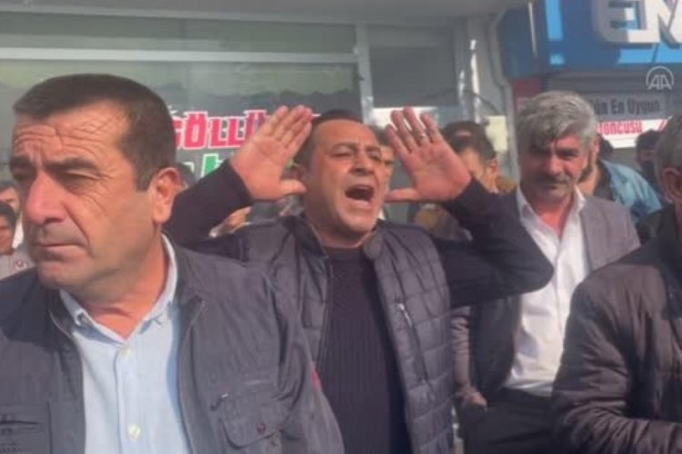 L&uuml;tf&uuml; T&uuml;rkkan şehit yakını olduğunu iddia eden vatandaşa k&uuml;fretti
