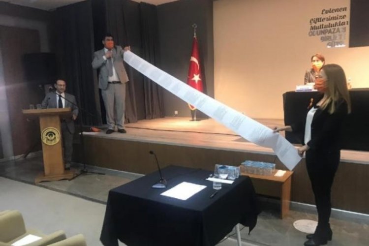 CHP'liler AK Parti d&ouml;neminde satılan yerlerin listesini a&ccedil;ınca salon karıştı