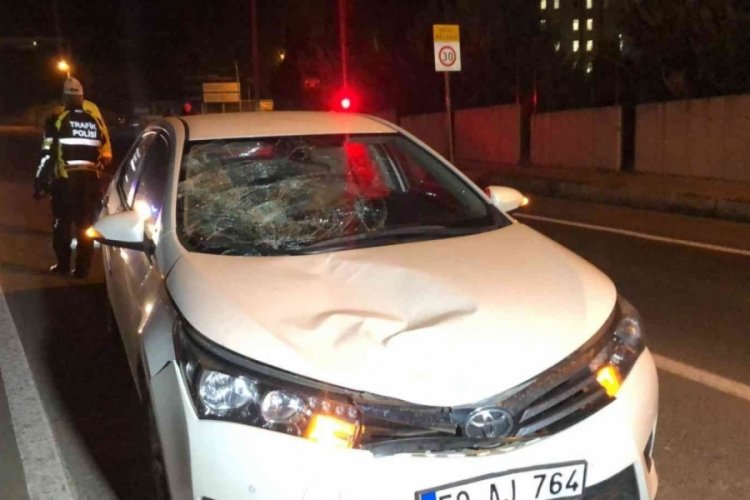 Tekirdağ'da otomobilin &ccedil;arptığı &uuml;niversiteli gen&ccedil; kız ağır yaralandı