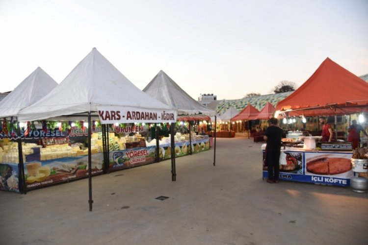 Bursa'da ay yıldız fig&uuml;rl&uuml; elma yoğun ilgi g&ouml;rd&uuml;!