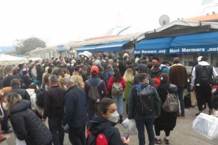 İstanbul'da Adalar İskelesi'nde 'sis' yoğunluğu