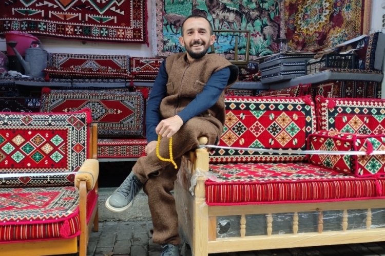 Bursa'da &ccedil;obanların giydiği abalar şimdi sosyetenin g&ouml;zdesi oldu