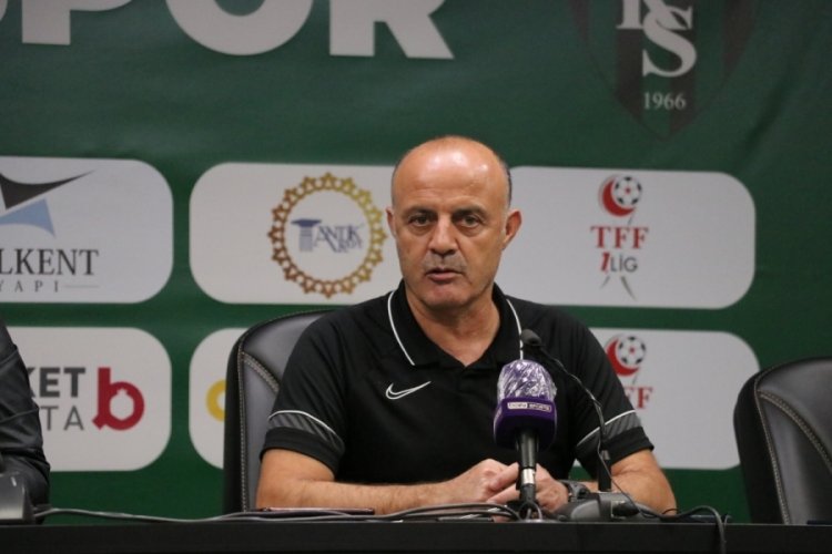 Bursaspor Teknik Direkt&ouml;r&uuml; &Ouml;zcan Bizati: M&uuml;cadelemiz oyuna ortak olduğumuzun g&ouml;stergesi