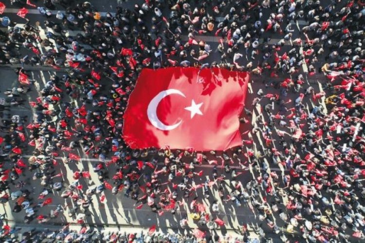 İYİ Partili L&uuml;tf&uuml; T&uuml;rkkan, T&uuml;rkiye'nin d&ouml;rt bir yanında protesto edildi