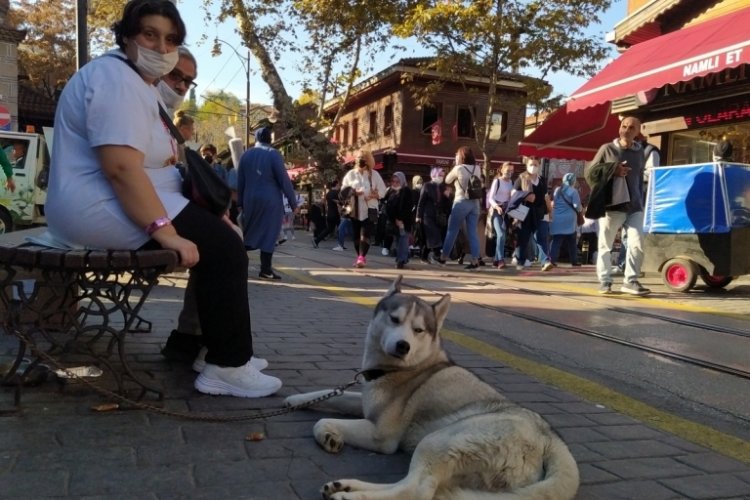 Bursa'da pastırma sıcağı etkisi! Vatandaşlar &ccedil;arşı ve parklara akın etti