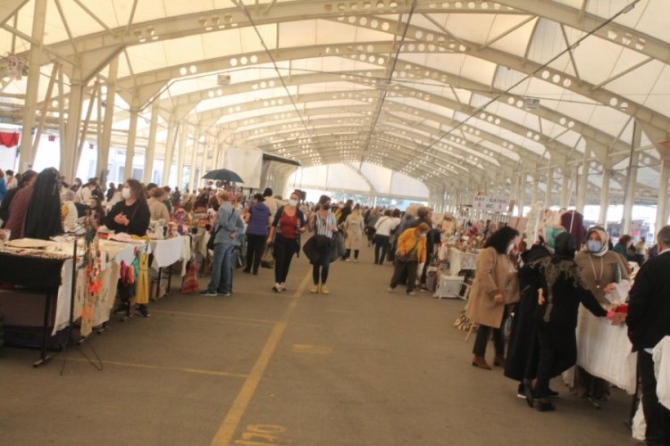 Bursa'da el sanatları şenliği &uuml;reten kadınları buluşturdu