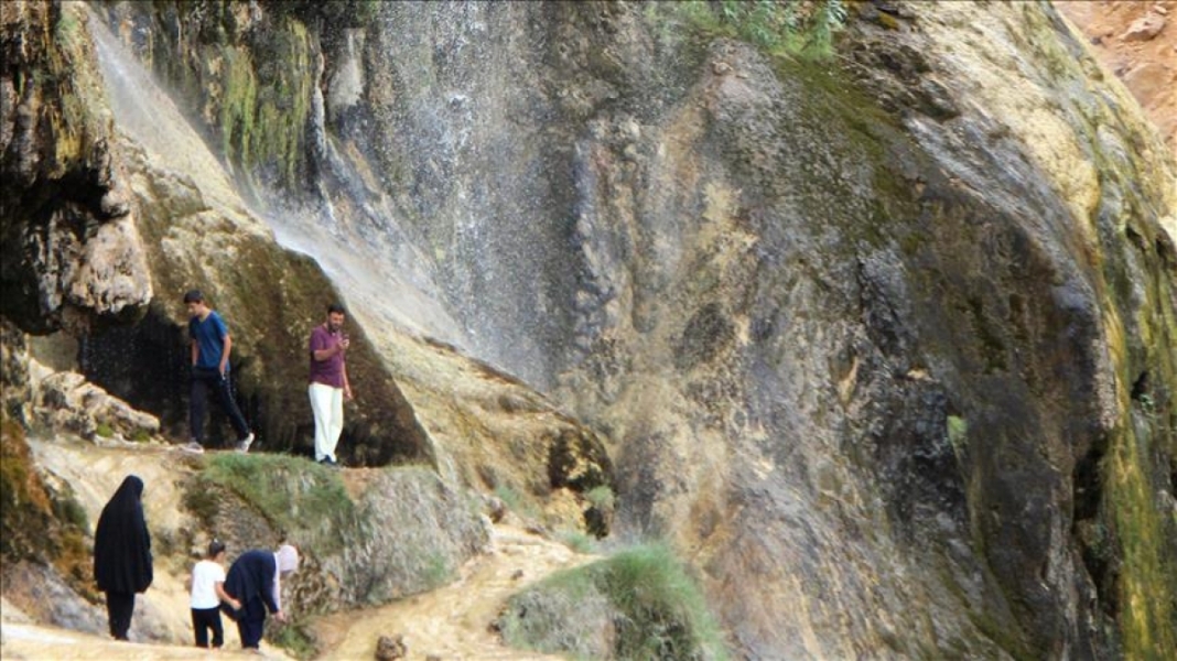 Dipsiz G&ouml;l Şelalesi  kuraklıktan etkilendi
