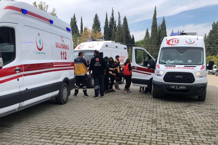 55 lise &ouml;ğrencisi zehirlenme ş&uuml;phesiyle hastaneye kaldırıldı