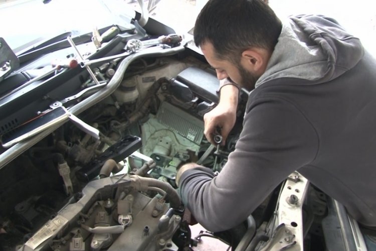 Bursa'da ara&ccedil;larda bakım fiyatı ge&ccedil;en seneye g&ouml;re 2 kat arttı (&Ouml;ZEL HABER)