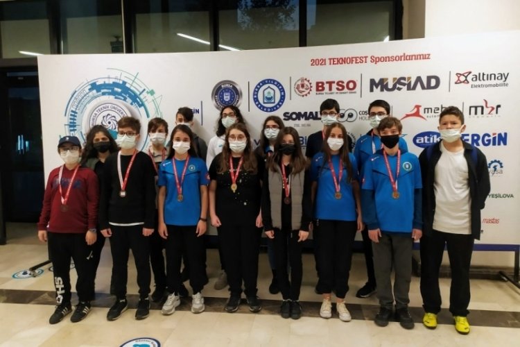 Bursa B&uuml;y&uuml;kşehir Belediyespor Kul&uuml;b&uuml; satran&ccedil;&ccedil;ıları 16 madalya kazandı
