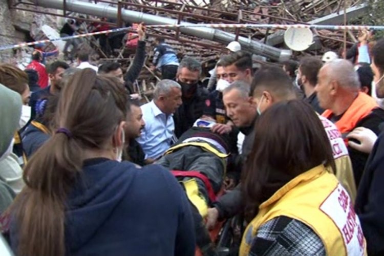 Malatya'da bina &ccedil;&ouml;kt&uuml;! &Ccedil;ok sayıda yaralı var